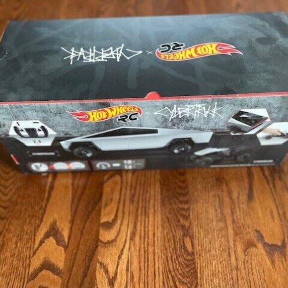 MATTEL Hot Wheels R/C 1:10 Tesla Cybertruck & Cyberquad Remote Control Brand New - Picture 4 of 4